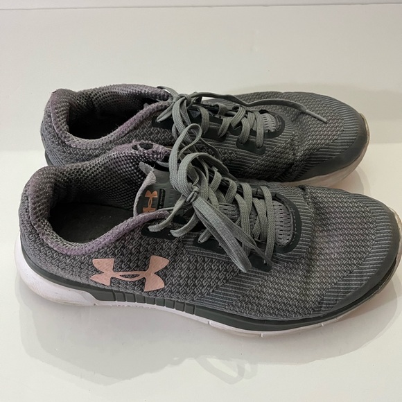 Under Armour Charged Lighting Women's Athletic Shoes in Gray and Pink Size 10 - Picture 4 of 7